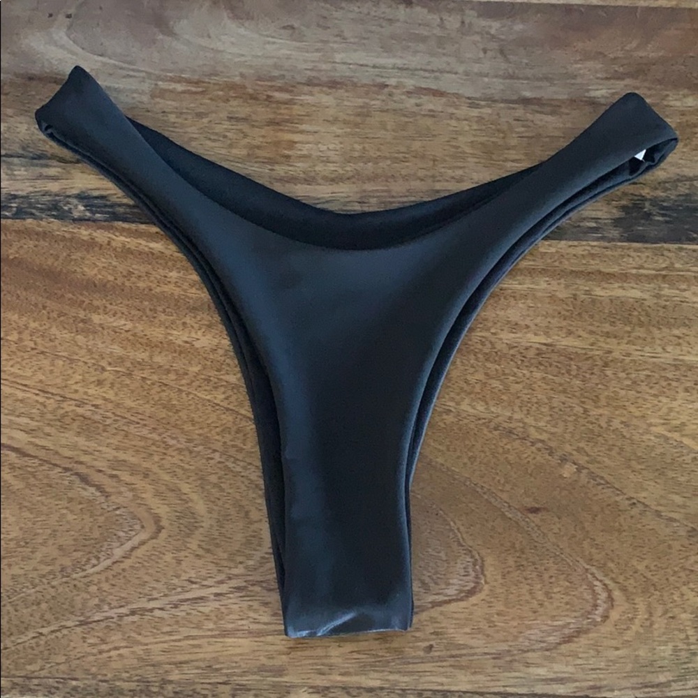 Black bikini bottoms